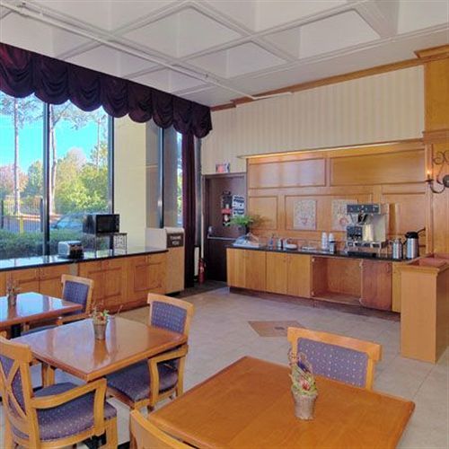 Knights Inn Six Flags Lodge West Ristorante foto